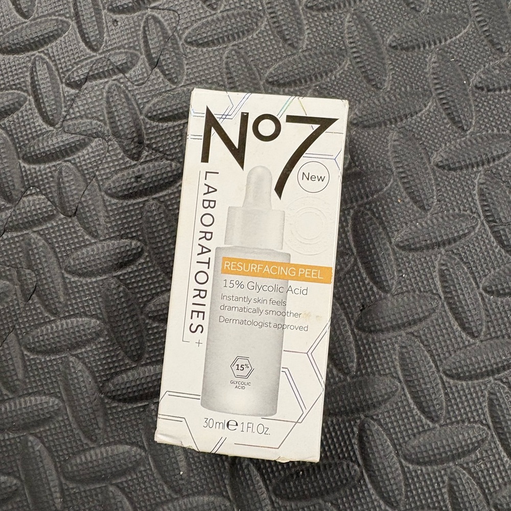 No7 Resurfacing Peel with Glycolic Acid - White